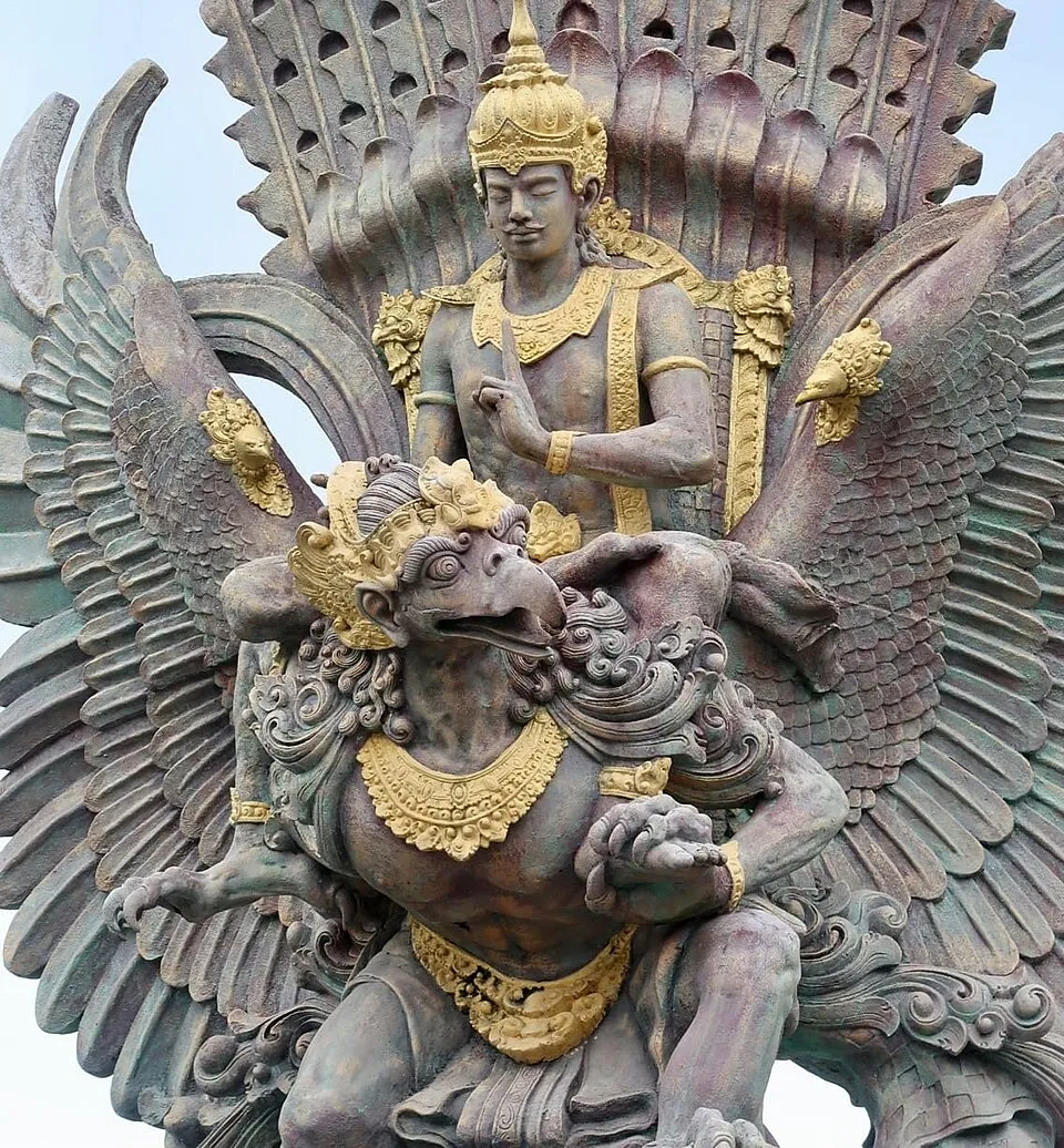 Garuda Wisnu Kencana Cultural Park, South Bali - close-up patung Wisnu dan Garuda